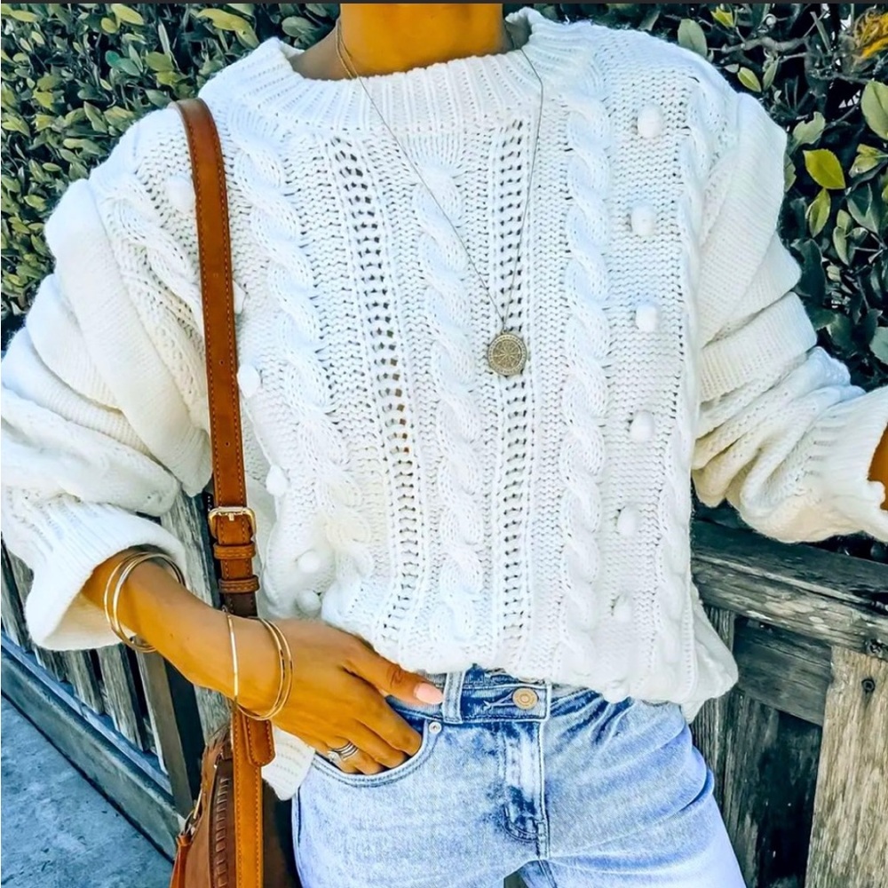 En Creme Cream Cable Knit Crewneck Sweater